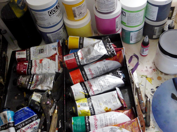 paints in studio